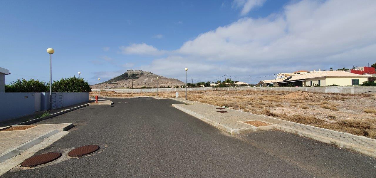 LOTE DE TERRENO PARA VENDA COM 403 M2 A 200 METROS DA PRAIA EM PORTO SANTO Refª PS351