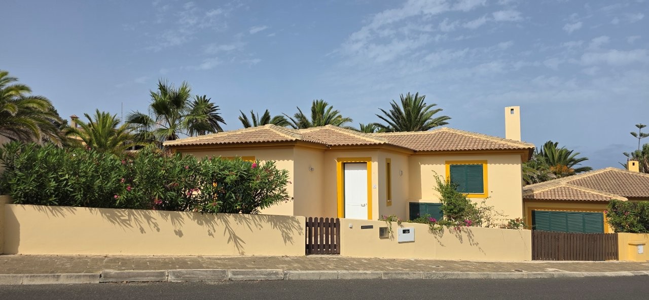 MORADIA PARA VENDA EM PORTO SANTO A 100 METROS DA PRAIA– Refª PS368