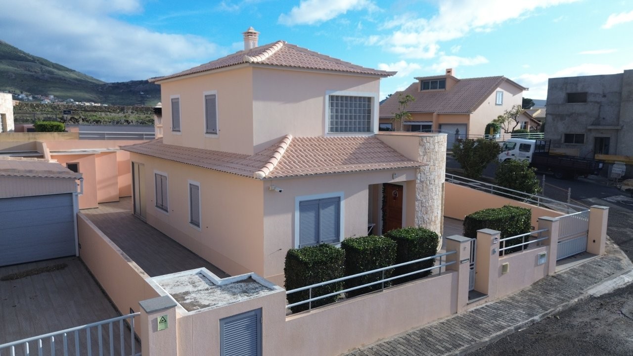 MORADIA T3 COM PISCINA PARA VENDA EM PORTO SANTO – RefªPS377