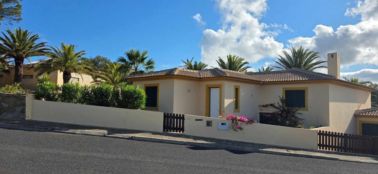 MORADIA PARA VENDA EM PORTO SANTO A 100 METROS DA PRAIA– Refª PS368